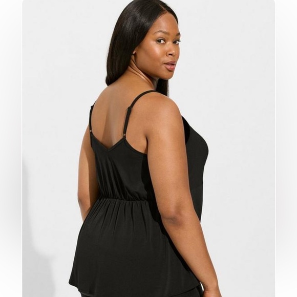 Womens New Torrid Studio Crepe V-Neck Twist Tank Top - Picture 3 of 8